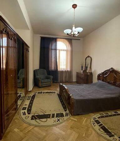 Красивая Квартира В Центре, С Бесплатной Парковкой Erywań Zewnętrze zdjęcie